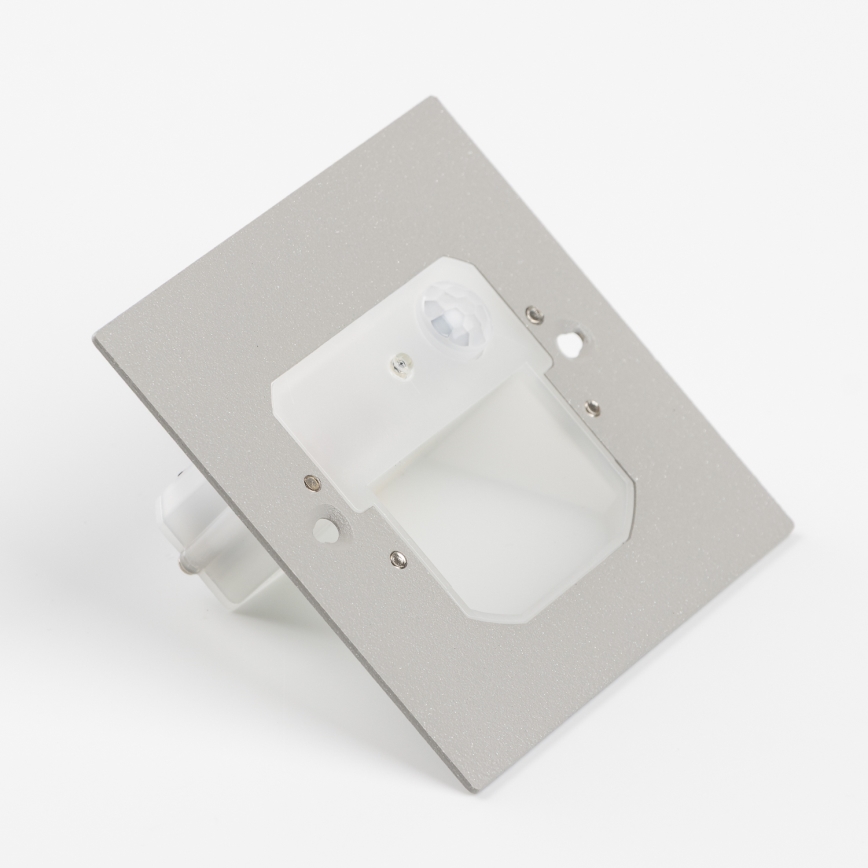 Brilagi - JACK LED lépcsővilágító lámpa mozgás- és alkonyatérzékelővel, 1,5W/230V, 3000/4000/6500K, fehér