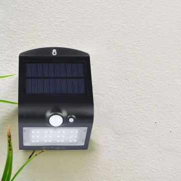 LED Szolár fali lámpa érzékelővel LED/1.5W/3,7V IP65 fekete